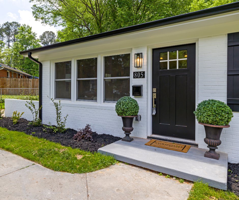 How Do Frontage and Depth Differ in Real Estate?